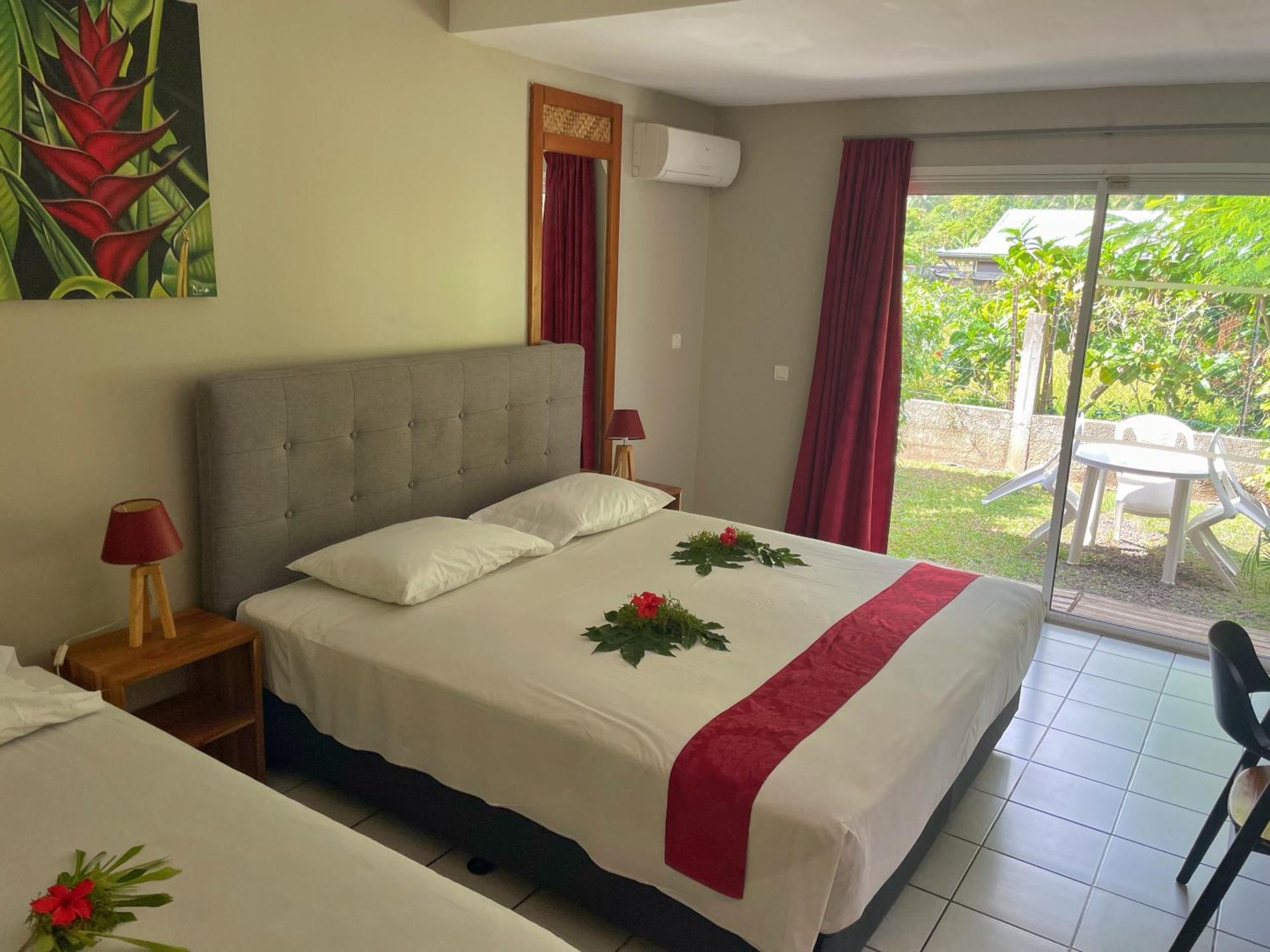Hotel Hibiscus Papetoai ภายนอก รูปภาพ